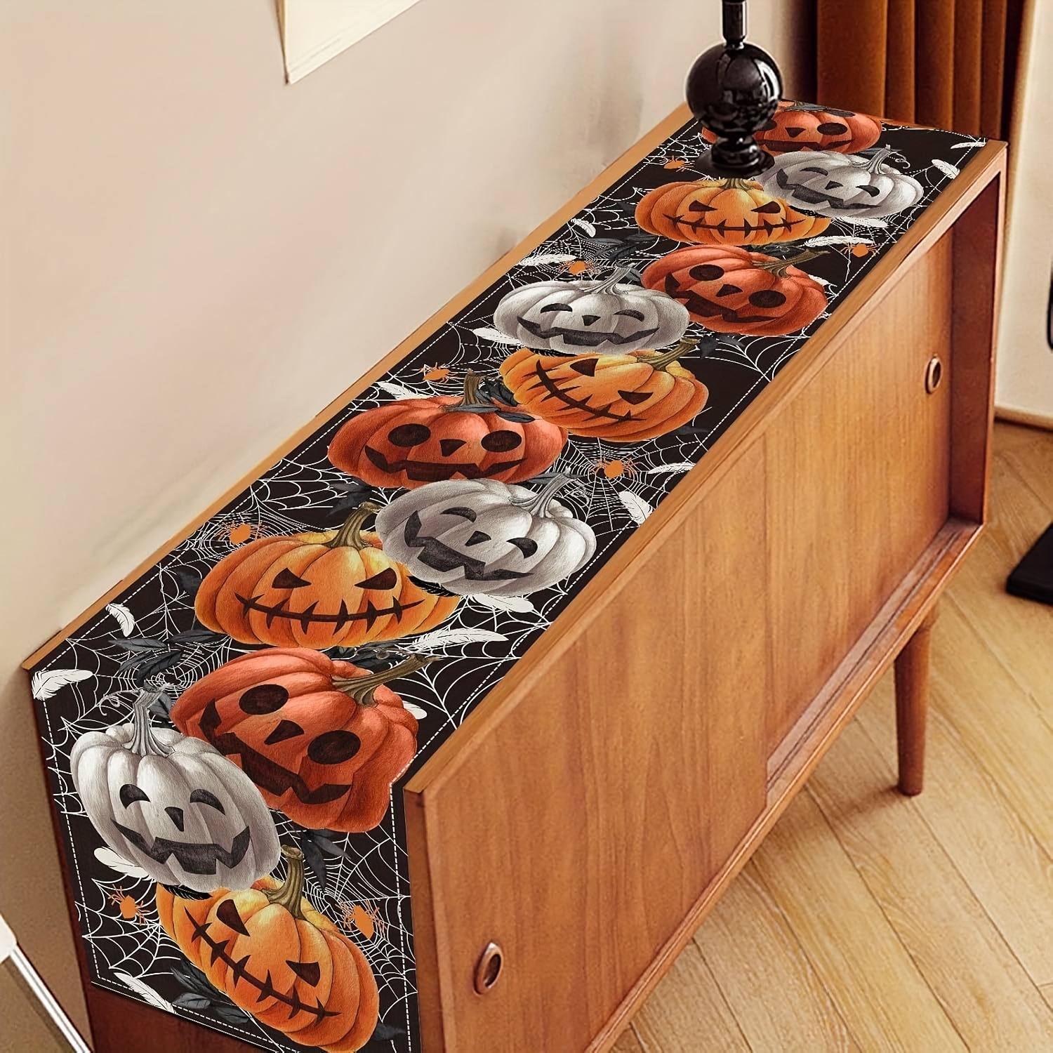 1 Halloween Themed Table Runne - مراجعة Home Decor Market وسعره