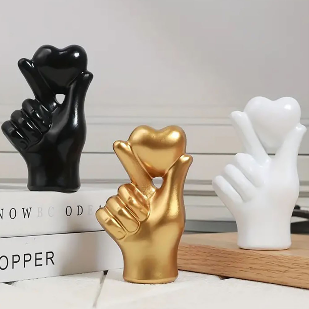 Heart Hand Gesture Statues Scu - مراجعة Home Decor Y2K وسعره