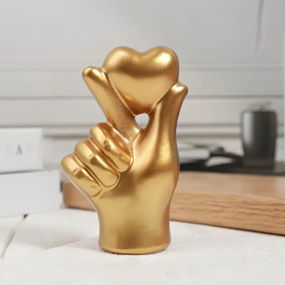 Heart Hand Gesture Statues Scu - مراجعة Home Decor Y2K وسعره