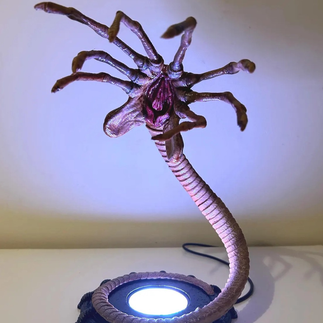 Alien Facehugger Lamp Nightlig - مراجعة Home Decor Light وسعره