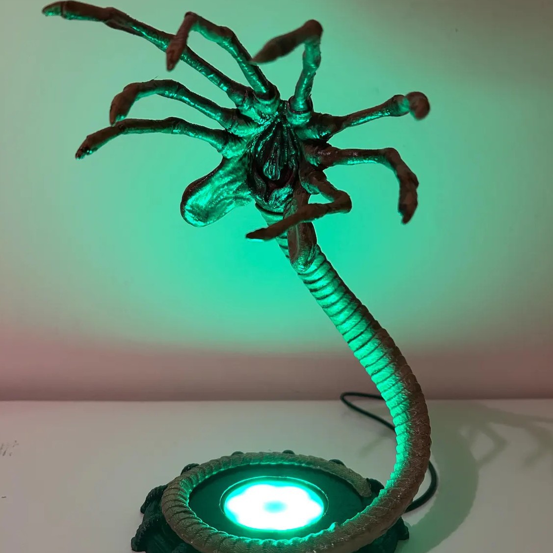 Alien Facehugger Lamp Nightlig - مراجعة Home Decor Light وسعره
